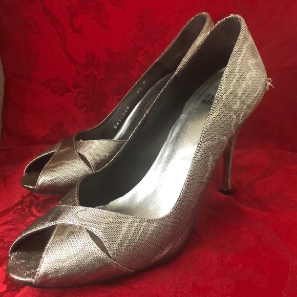 Stuart Weitzman Metallic Sashay Pumps - Picture 3 of 5